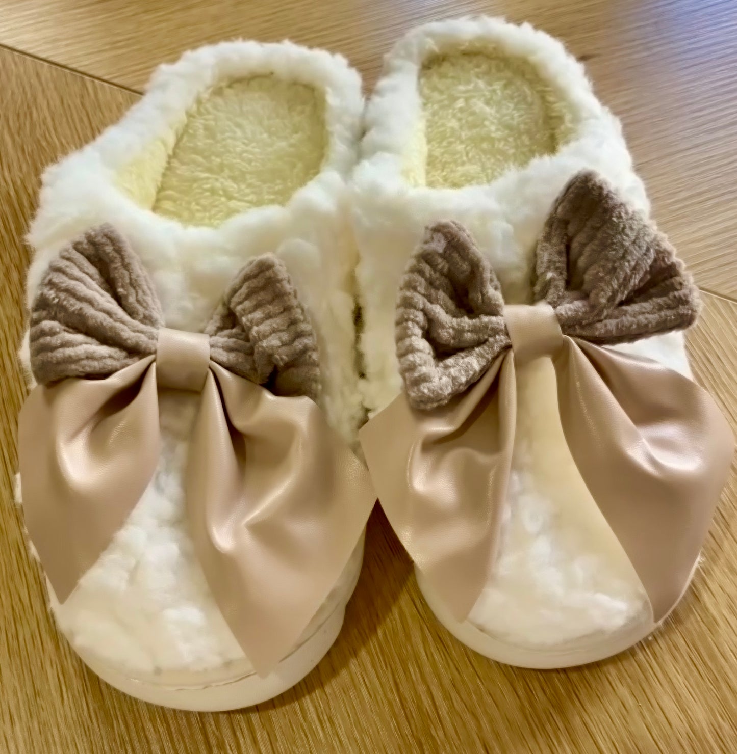 Neutral Bow Slippers